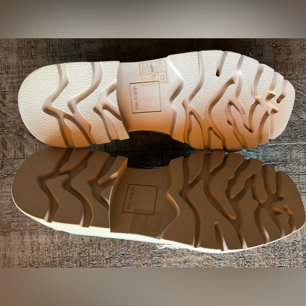 Dolce Vita Women’s Size 7.5 Elias Sesame Crinkle Patent Chunky Sole Loafers - Picture 3 of 6